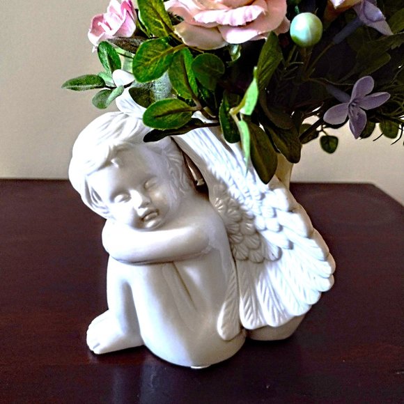Vintage White Ceramic Angel Cherub Bud Vase ~ 6" Sitting w/Wings Extended ~ EVC! - Picture 7 of 9